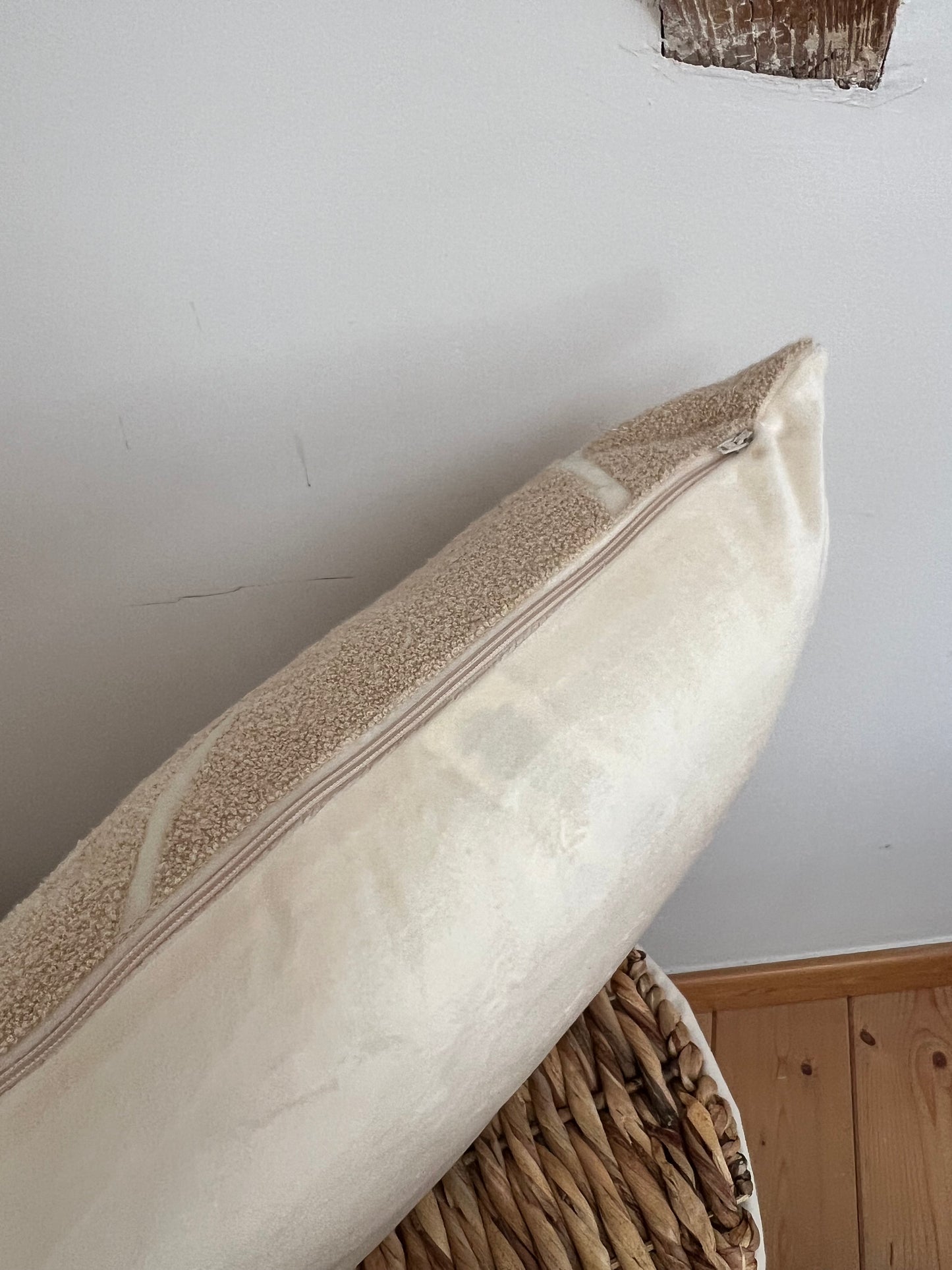 Coussin beige & crème