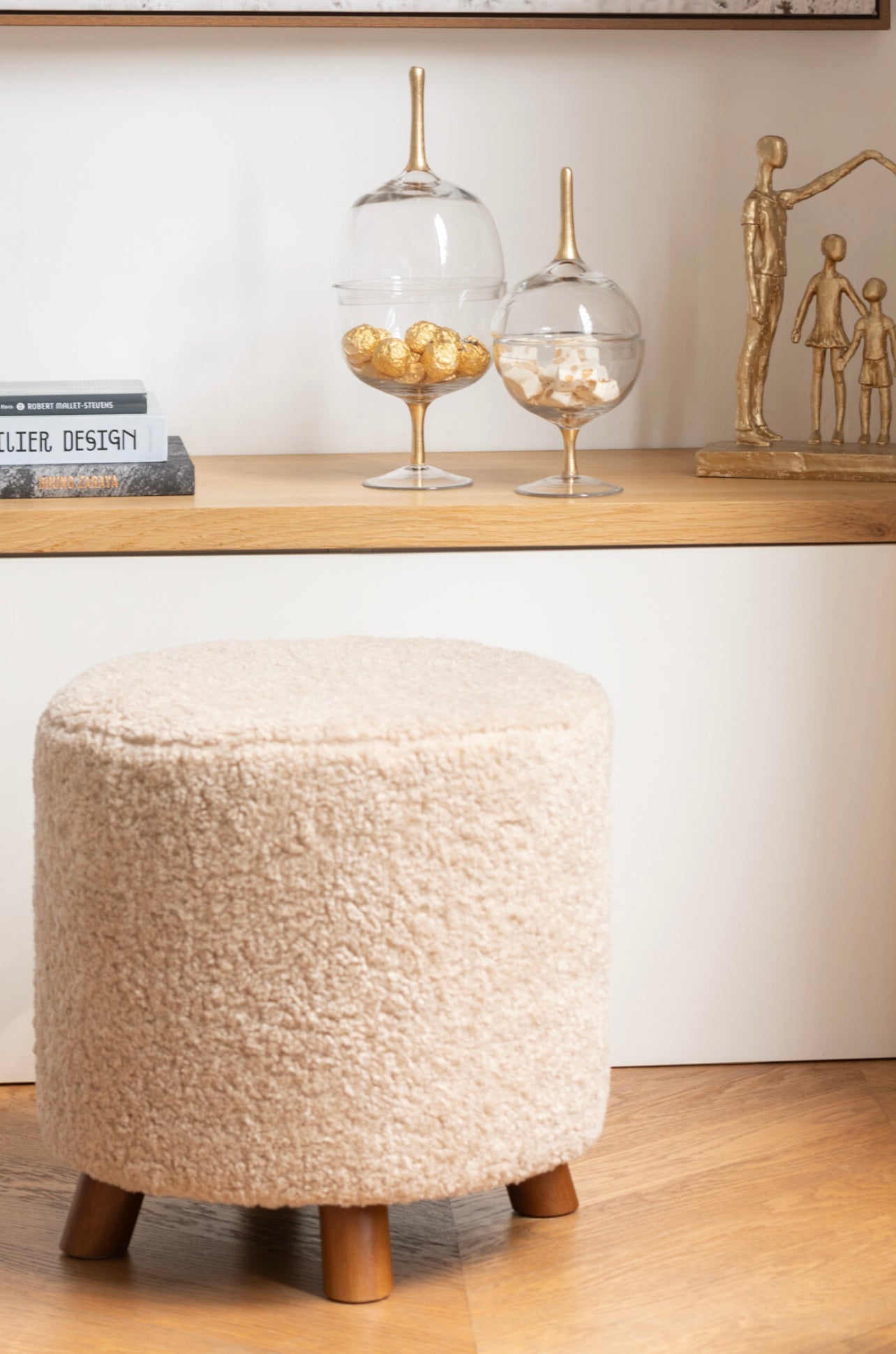 Pouf mouton pied bois (deux coloris)