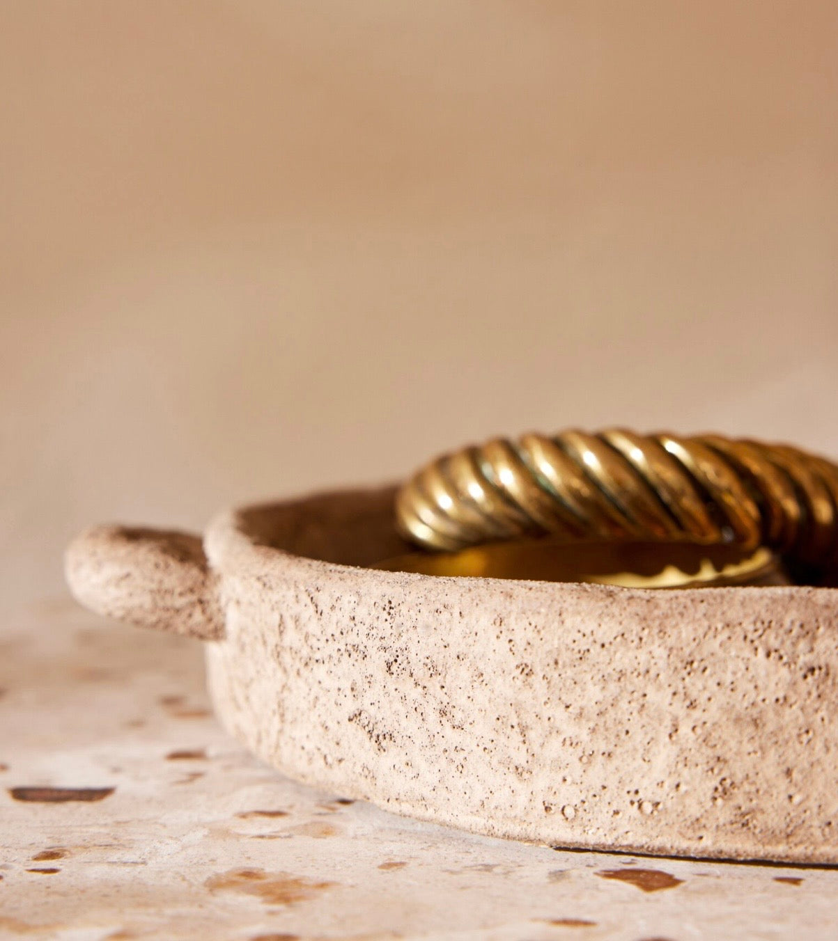 Plateau rond ciment beige ou marron