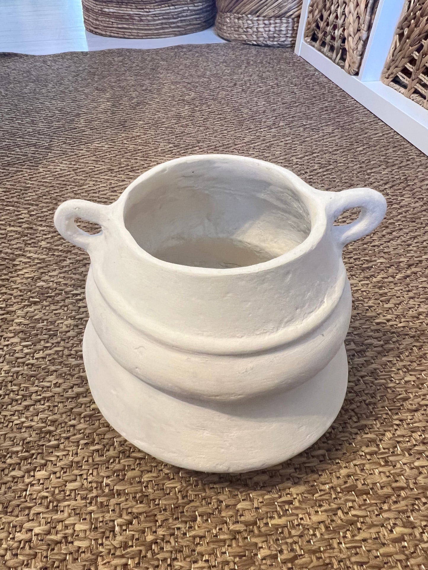 Vase en papier mâché crème