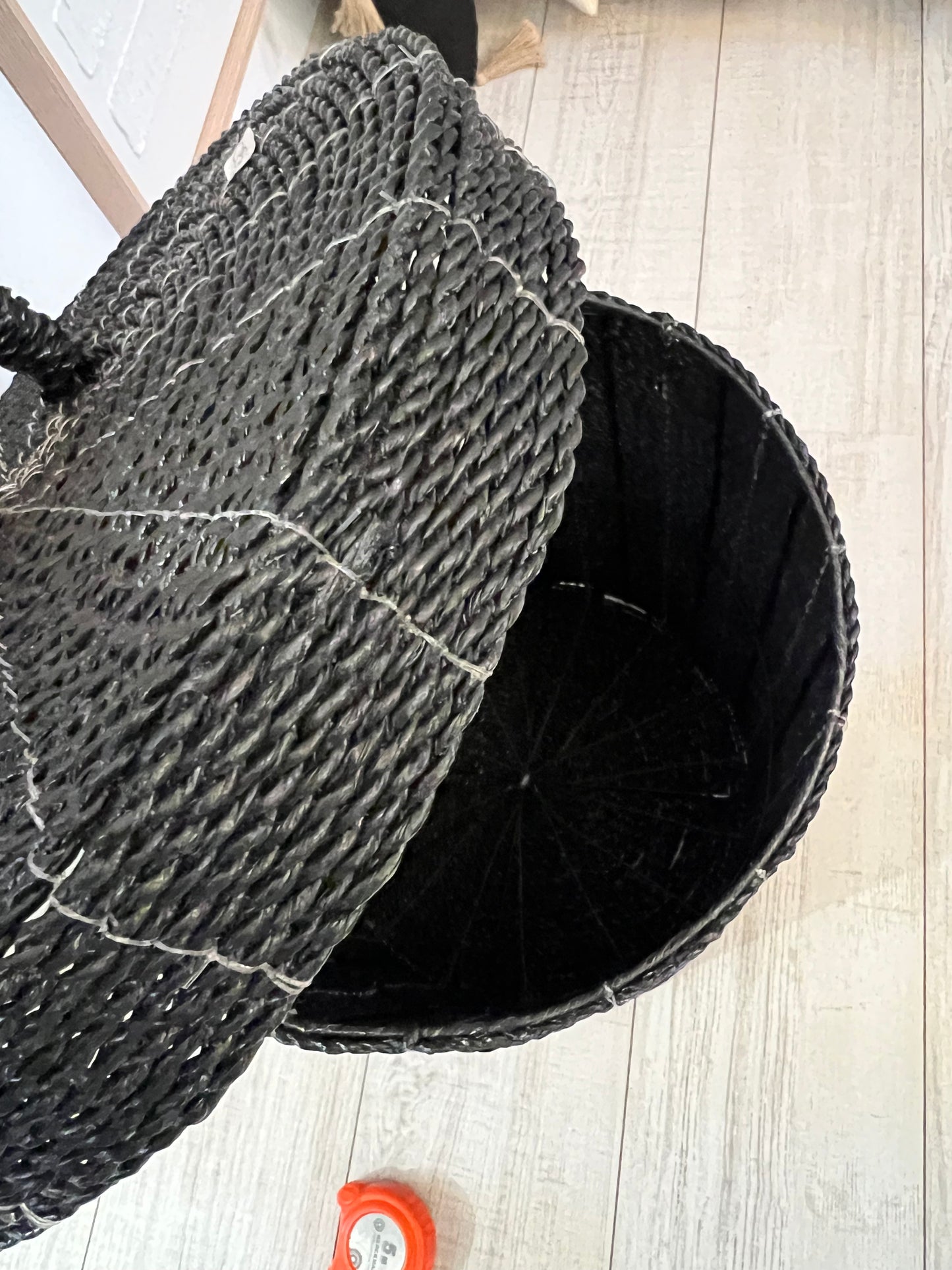 Panier noir en fibres rigides