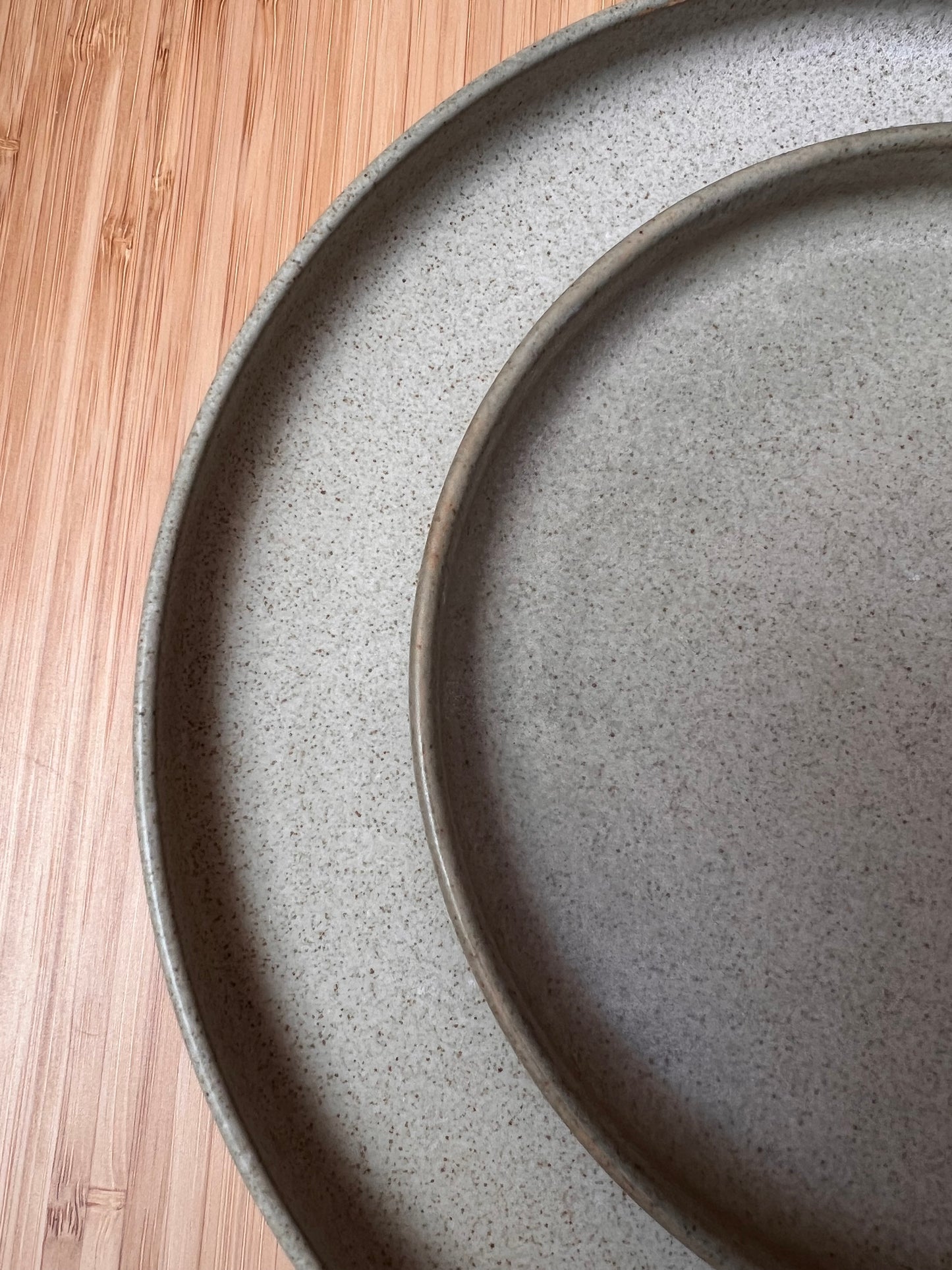 Assiette beige pila (2 tailles)