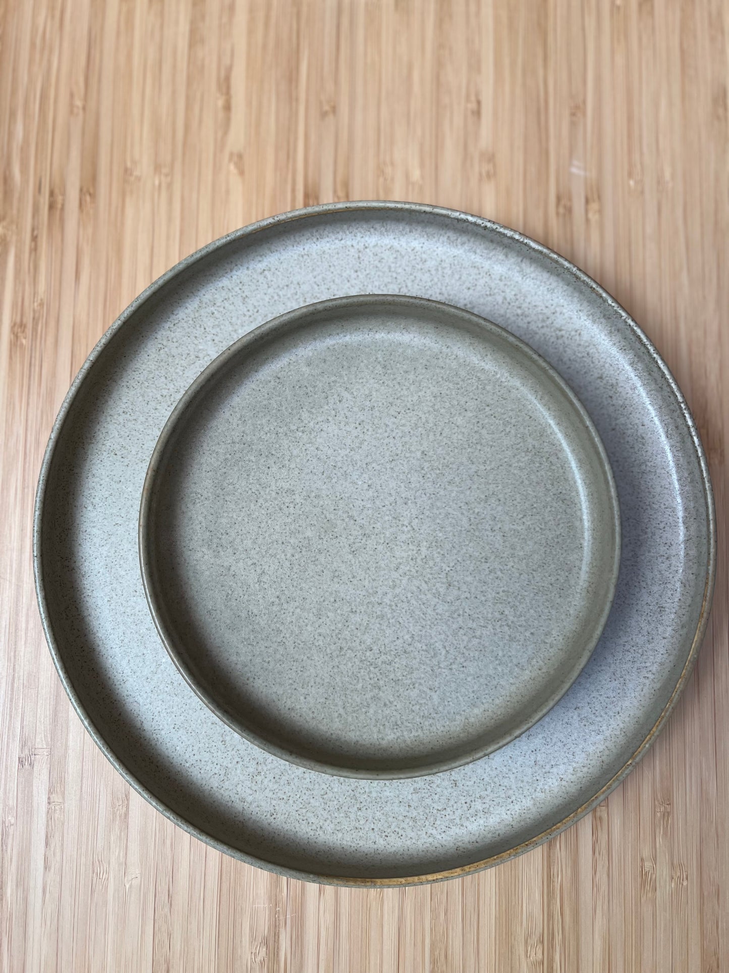 Assiette beige pila (2 tailles)