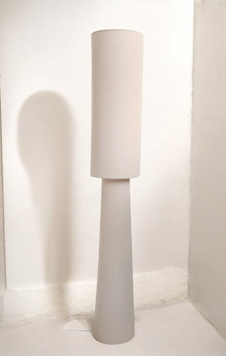 Lampe sur pied lin beige