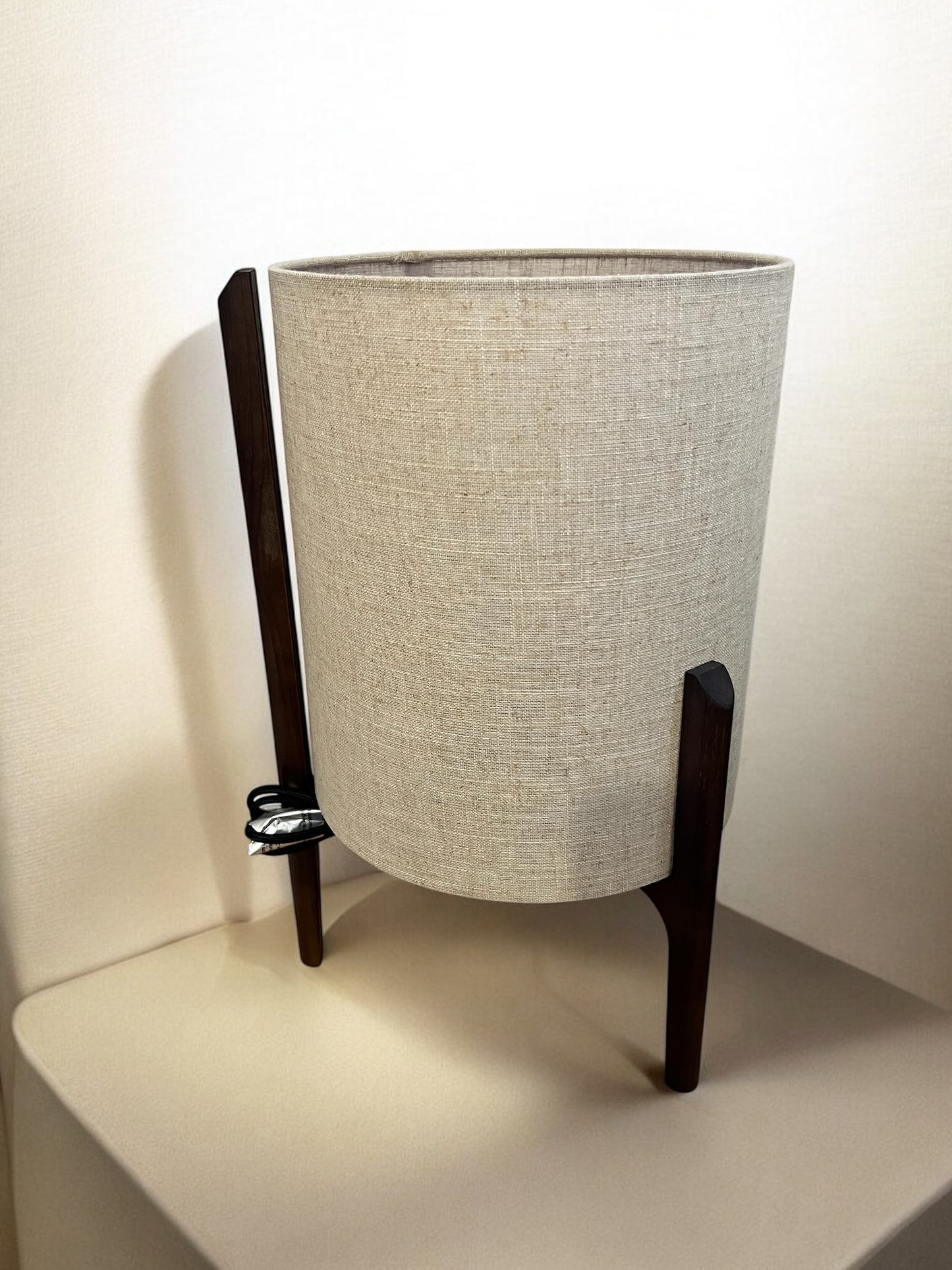 Lampe lin et bois foncé