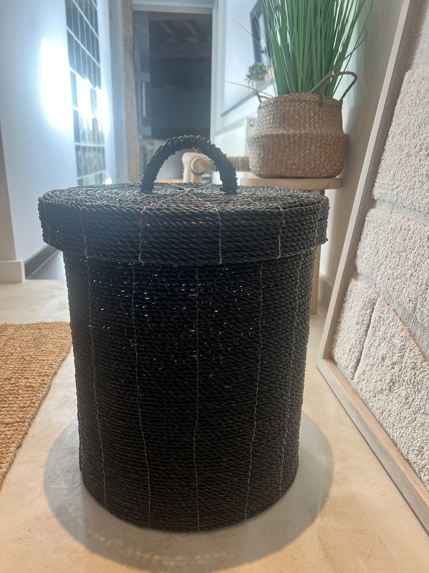 Panier noir en fibres rigides