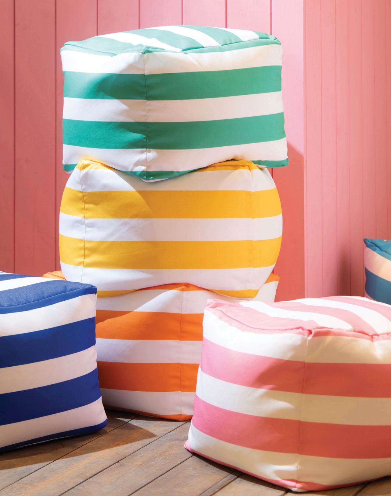 Pouf extérieur ligné