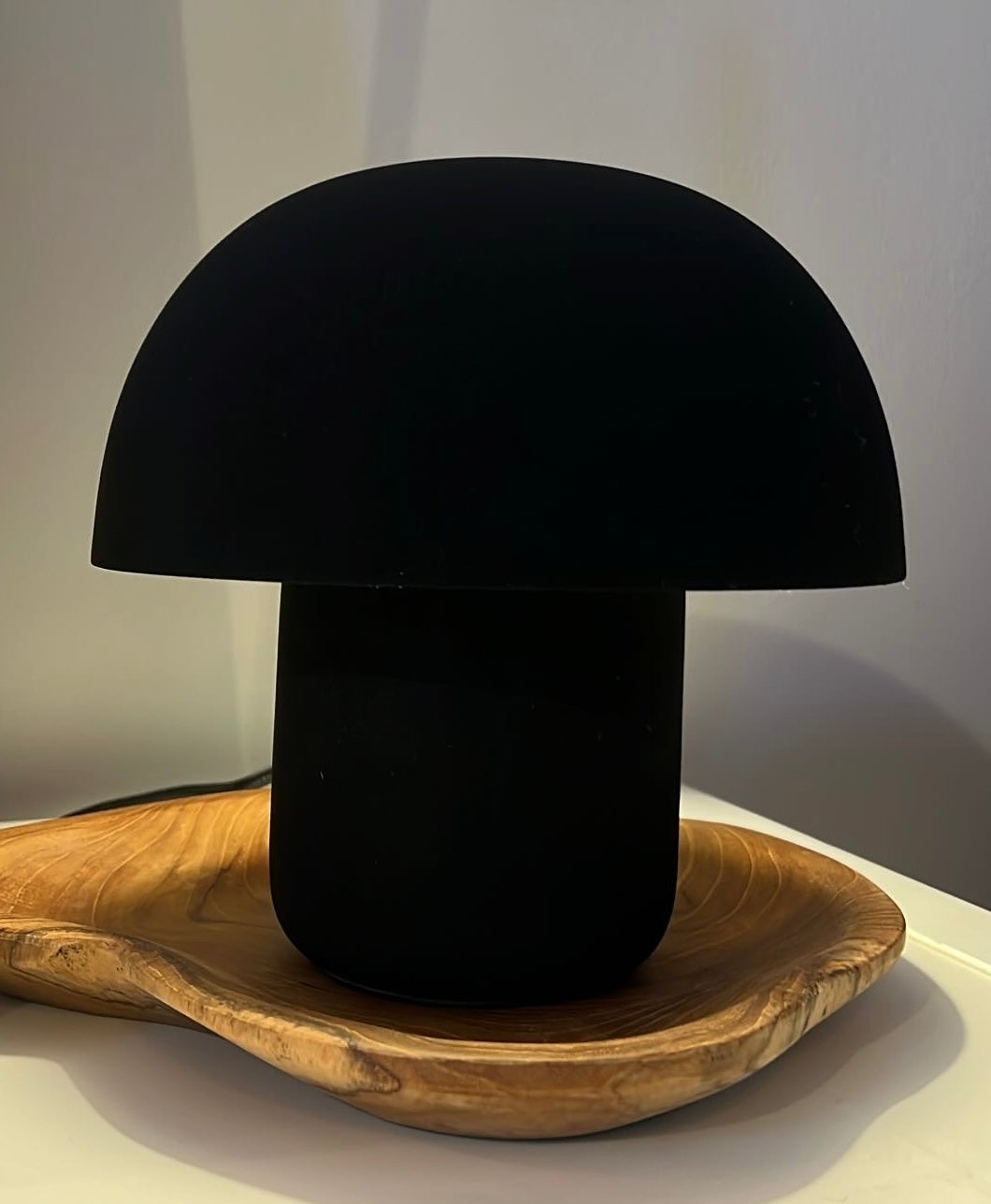 Lampe de table en fer noir mat