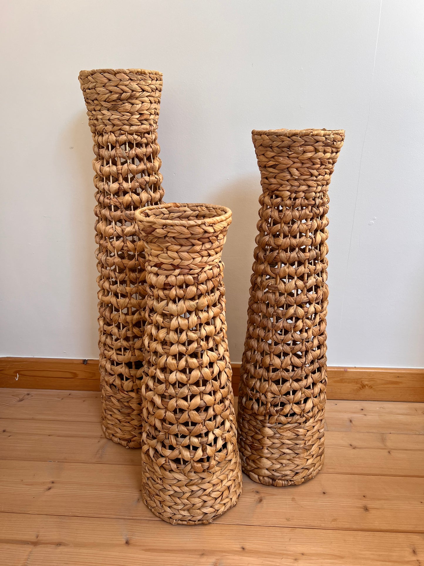 Vases en jonc naturel