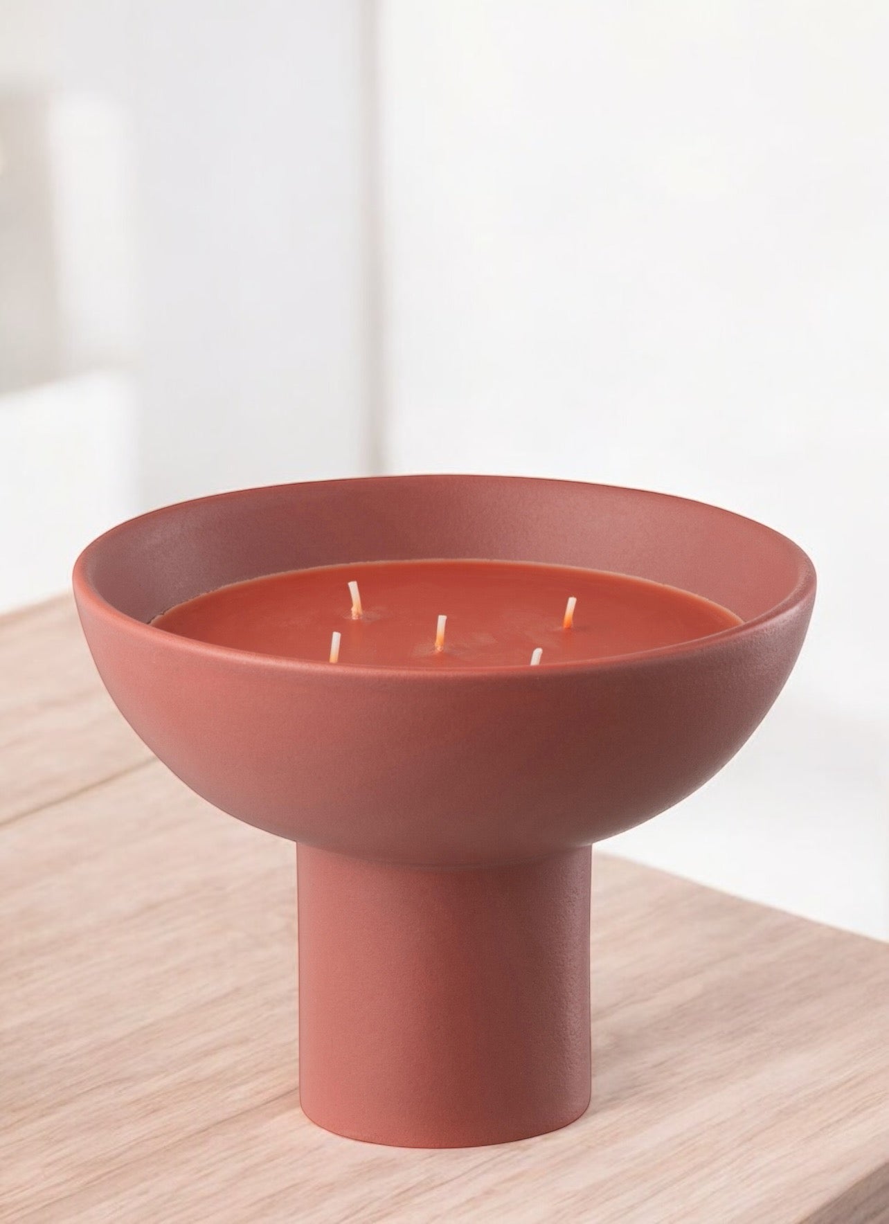 Bougie sur pied rouge