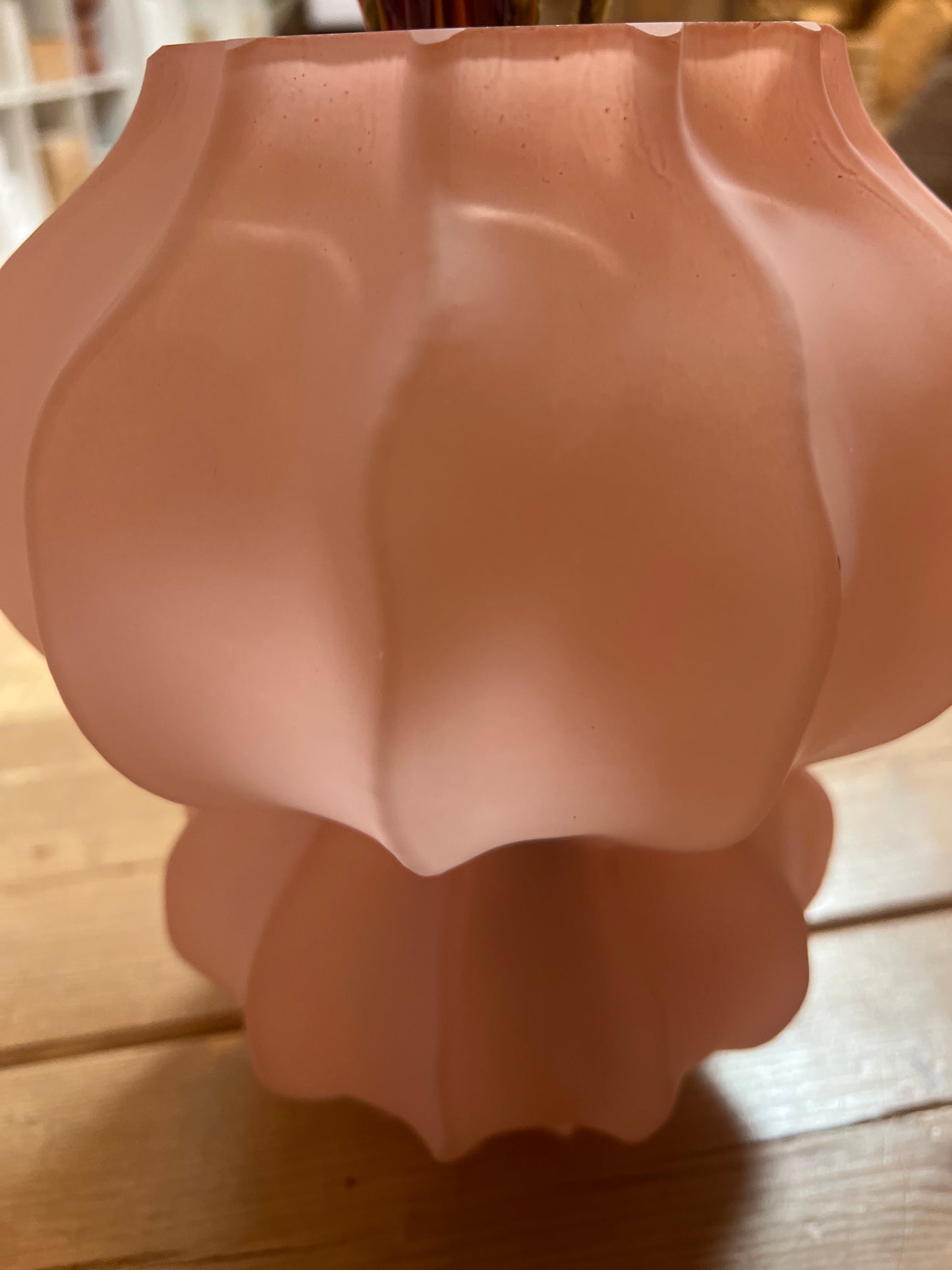 Vase rose en verre