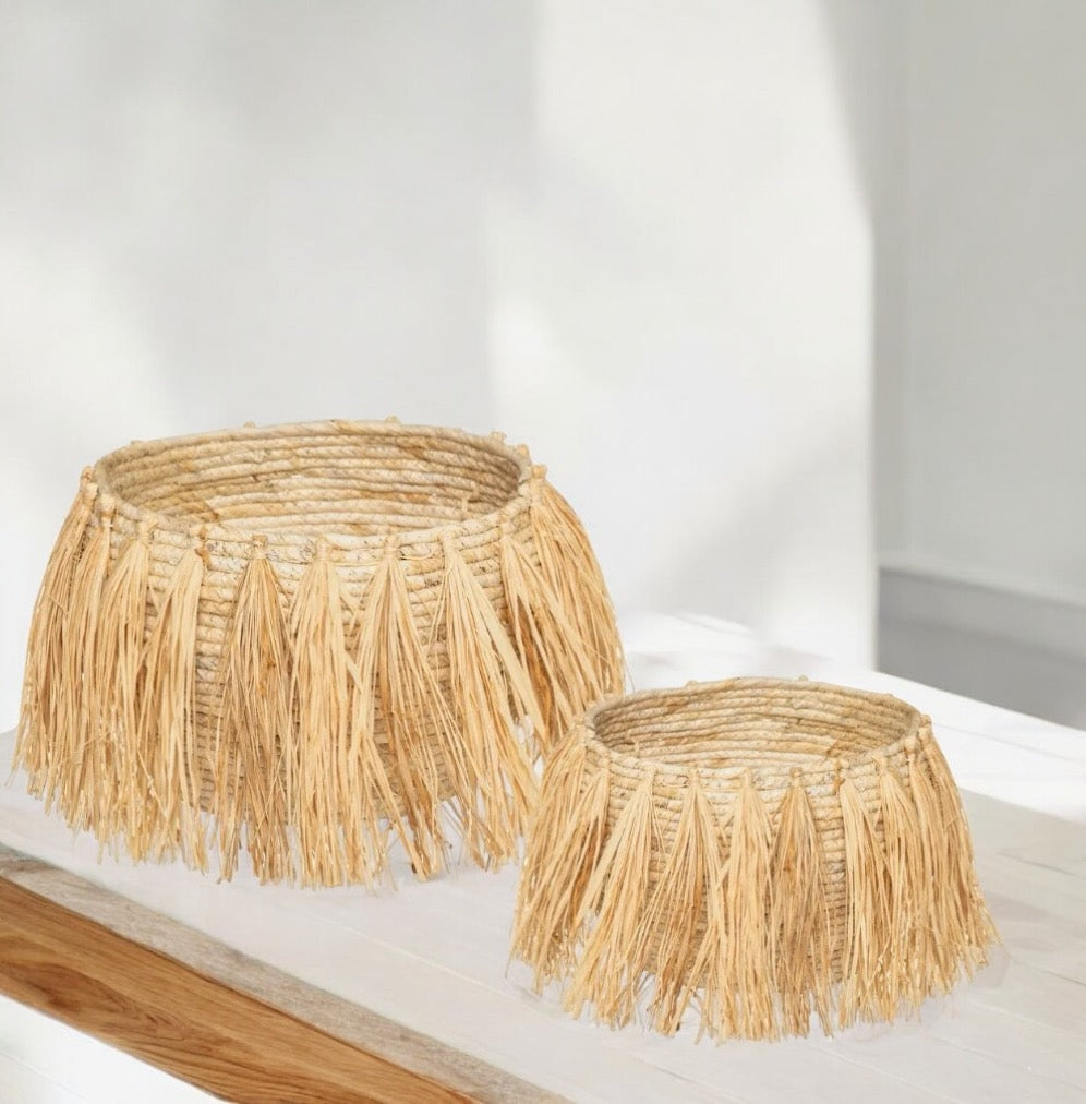 Paniers primitifs avec paille