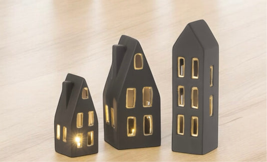 Trio de maisonnettes qui s’illuminent noires et dorées